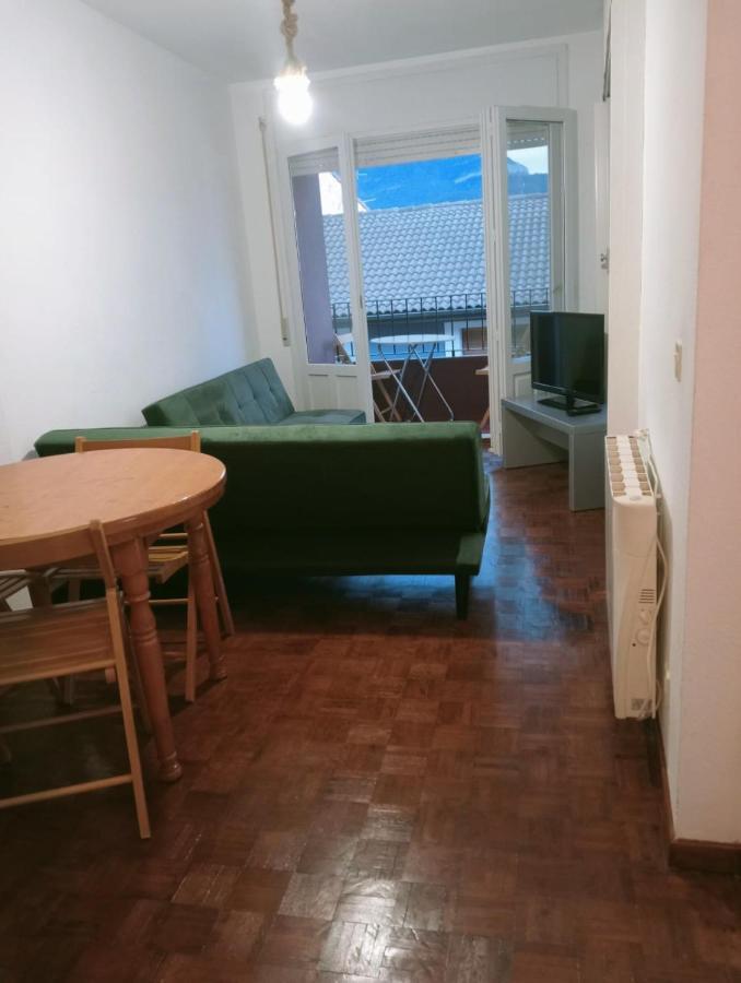 Luminoso, Centrico Y Silencioso Apartamento Jaca Ngoại thất bức ảnh