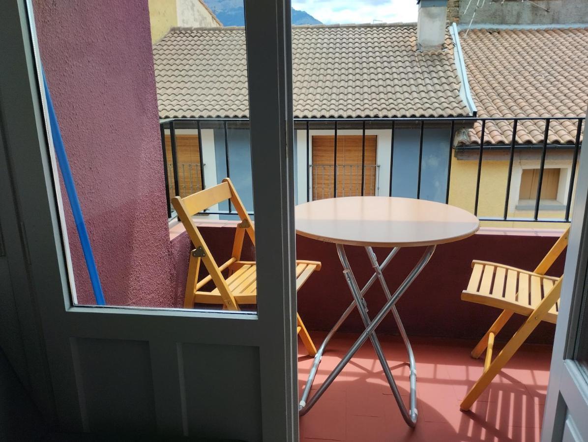 Luminoso, Centrico Y Silencioso Apartamento Jaca Ngoại thất bức ảnh